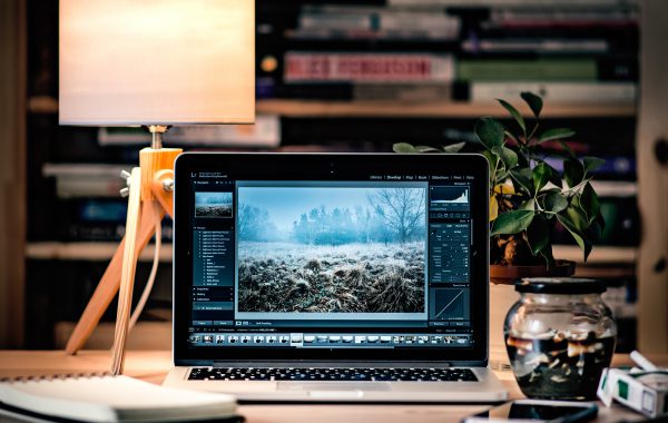 phot editing 600x380 - The Best Photo Editing Apps - The Apps You Need to Edit Photos